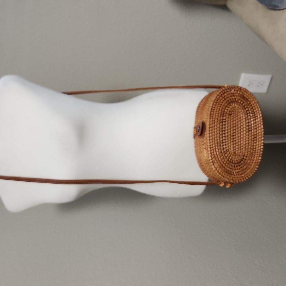 Oval - Picture 6 of 7